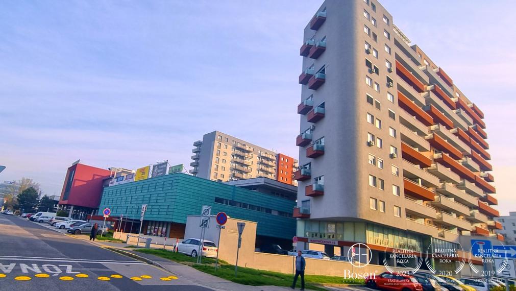 PREDANÉ: BOSEN | 2,5kk byt s pracovňou v projekte Ship House, Ružinov