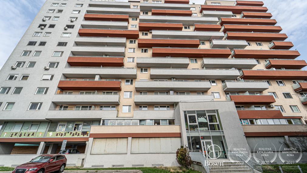 PREDANÉ: BOSEN | 2,5kk byt s pracovňou v projekte Ship House, Ružinov