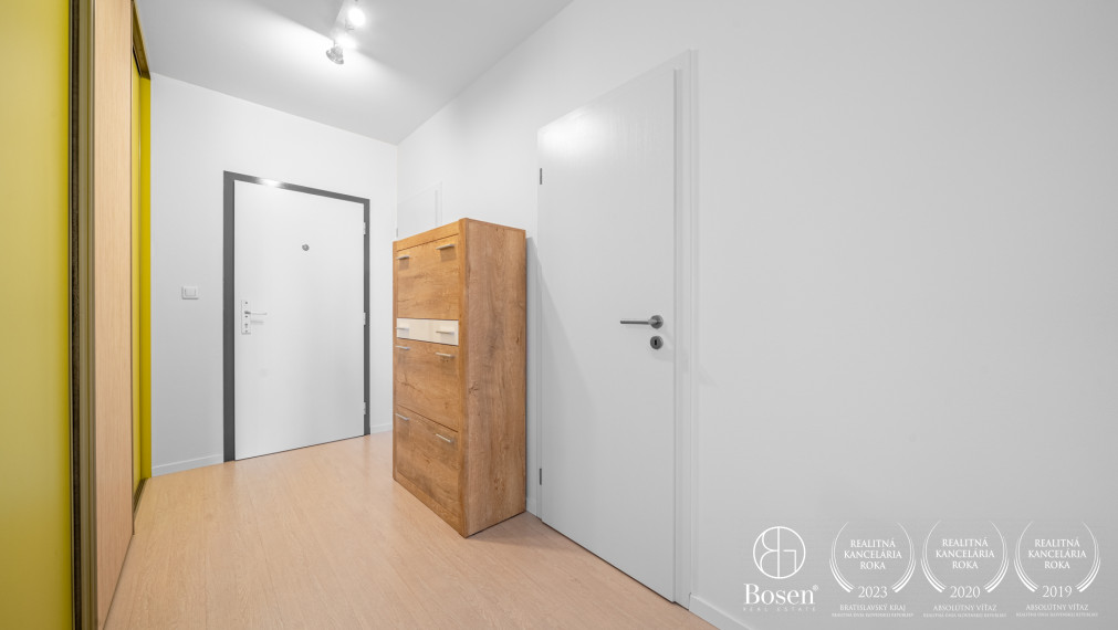PREDANÉ: BOSEN | 2,5kk byt s pracovňou v projekte Ship House, Ružinov