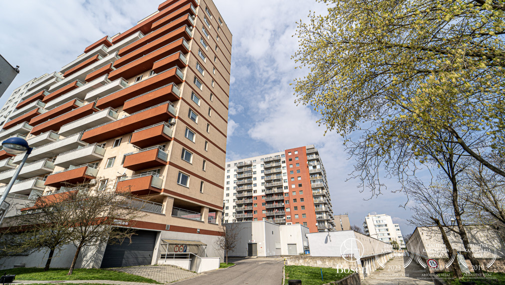 PREDANÉ: BOSEN | 2,5kk byt s pracovňou v projekte Ship House, Ružinov