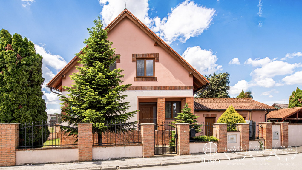 BOSEN | Na predaj rodinný dom vo výbornej lokalite 1008m2 - Zlatovce v Trenčíne