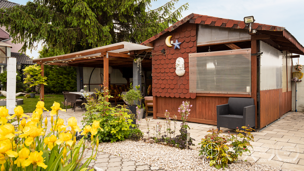 BOSEN | Priestranný dvojgeneračný RD s bazénom, obec Padáň