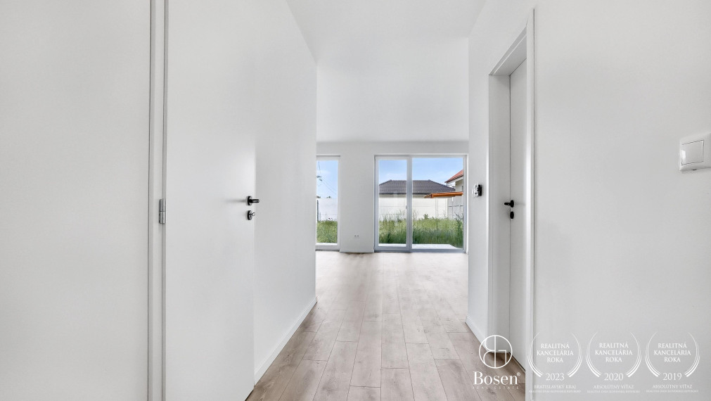 REZERVOVANÉ!!! BOSEN | Na predaj novostavba 5 izbového rodinného domu s garážou