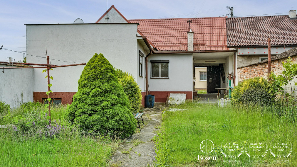 REZERVOVANÉ! BOSEN | Rodinný dom pôvodný stav Šaštín-Stráže