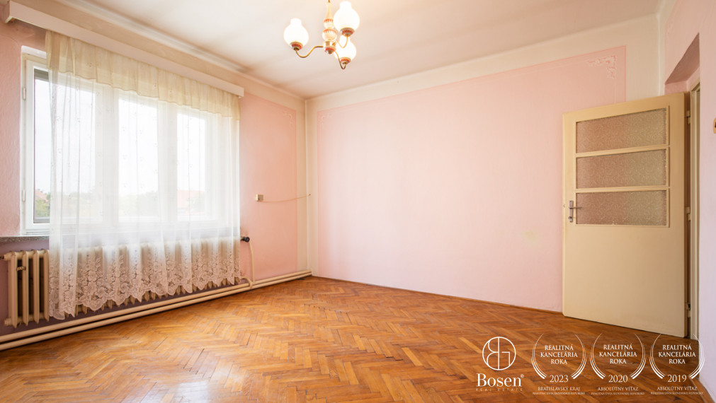 BOSEN | ZNÍŽENÁ CENA - Na predaj priestranný 4-izbový RD