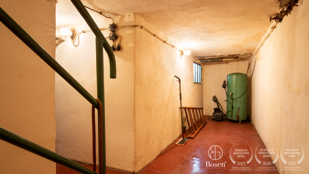 BOSEN | ZNÍŽENÁ CENA - Na predaj priestranný 4-izbový RD