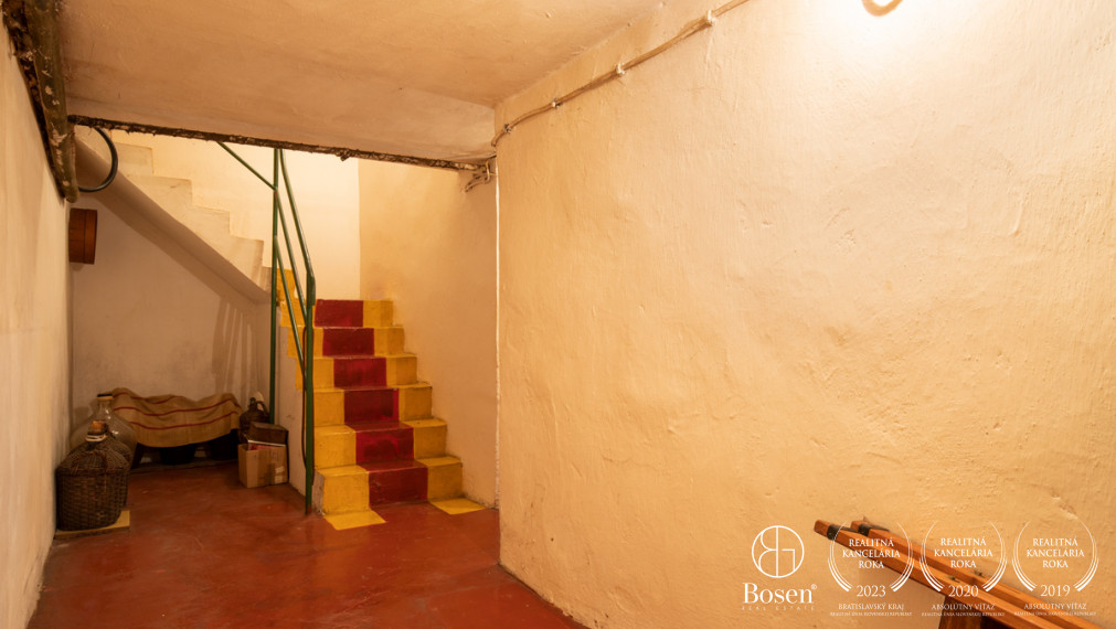 BOSEN | ZNÍŽENÁ CENA - Na predaj priestranný 4-izbový RD