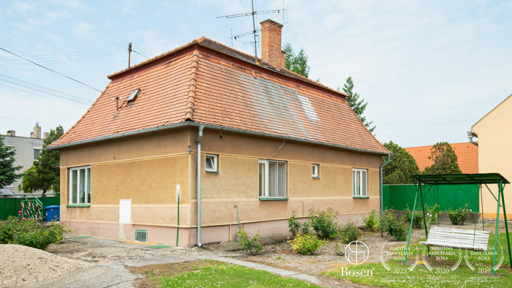 BOSEN | ZNÍŽENÁ CENA - Na predaj priestranný 4-izbový RD