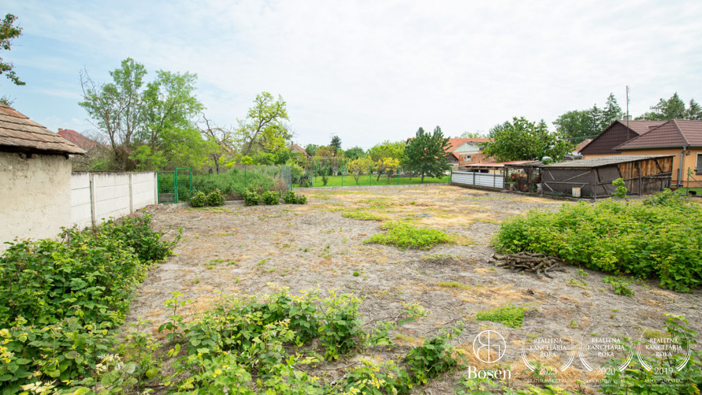 BOSEN | ZNÍŽENÁ CENA - Na predaj priestranný 4-izbový RD
