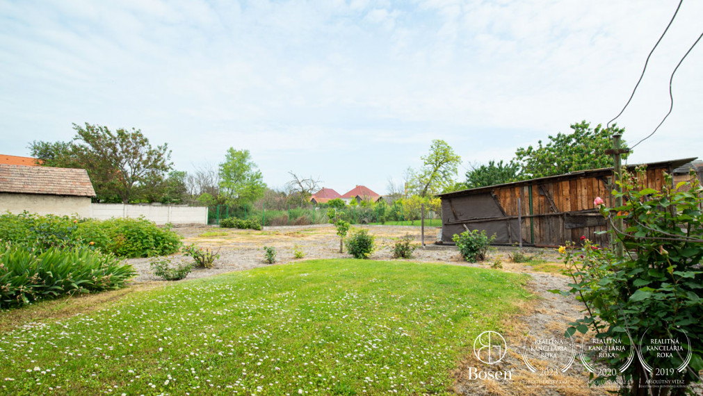 BOSEN | ZNÍŽENÁ CENA - Na predaj priestranný 4-izbový RD