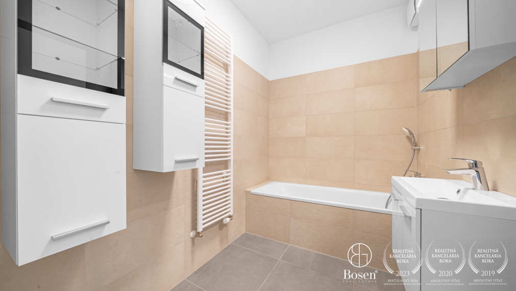 BOSEN I Slnečný 2-izbový byt s balkónom a parkovacím miestom, 60m2 Nový Ružinov