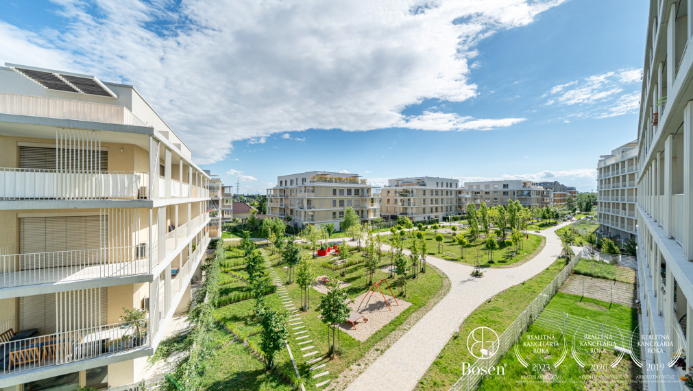 BOSEN I Slnečný 2-izbový byt s balkónom a parkovacím miestom, 60m2 Nový Ružinov