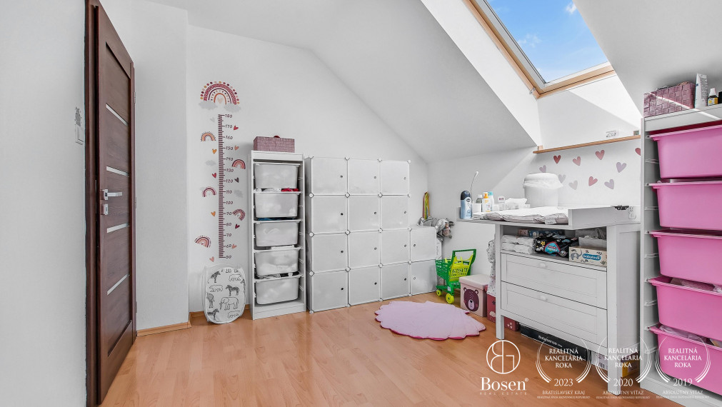 BOSEN |REZERVOVANÉ - Na predaj 4 izbový dvojpodlažný rodinný dom v obci Závod