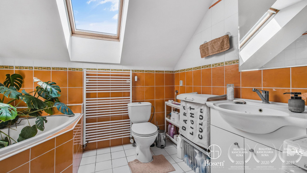 BOSEN |REZERVOVANÉ - Na predaj 4 izbový dvojpodlažný rodinný dom v obci Závod