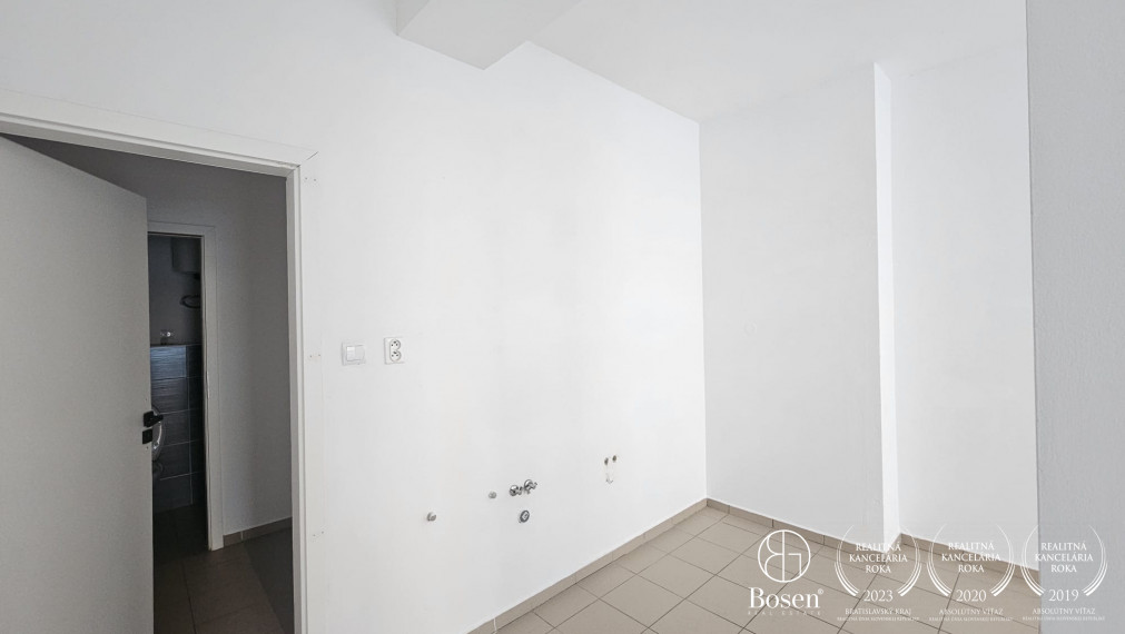 PRENAJATÉ | BOSEN | NEBYTOVÝ PRIESTOR V CENTRE MESTA DUNAJSKÁ STREDA – ROTUNDA, 22,00 m²