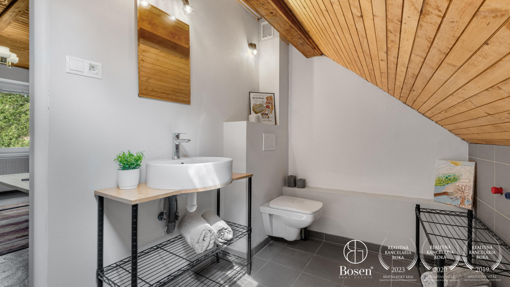 BOSEN | ZNÍŽENÁ CENA - Rodinný dom obklopený prírodou s pozemkom 5860 m2