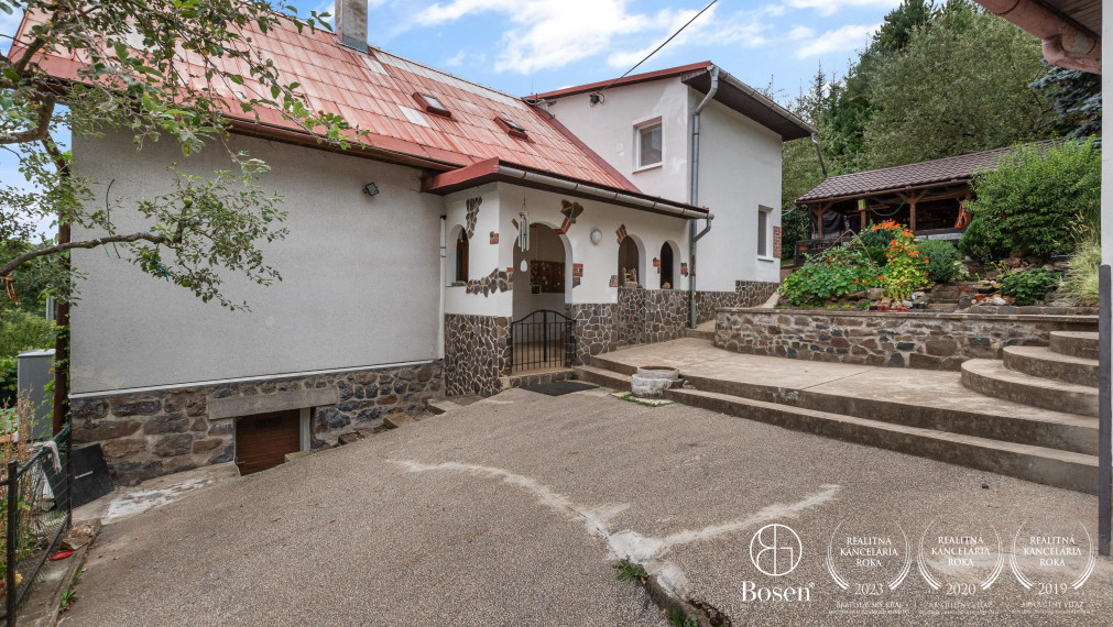 BOSEN | ZNÍŽENÁ CENA - Rodinný dom obklopený prírodou s pozemkom 5860 m2