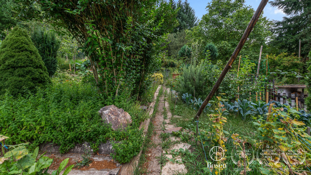 BOSEN | ZNÍŽENÁ CENA - Rodinný dom obklopený prírodou s pozemkom 5860 m2