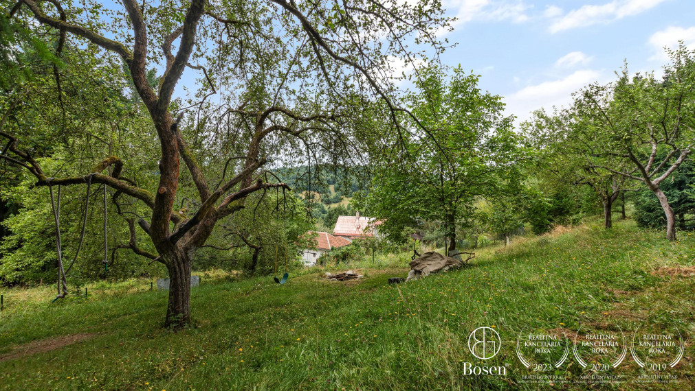 BOSEN | ZNÍŽENÁ CENA - Rodinný dom obklopený prírodou s pozemkom 5860 m2