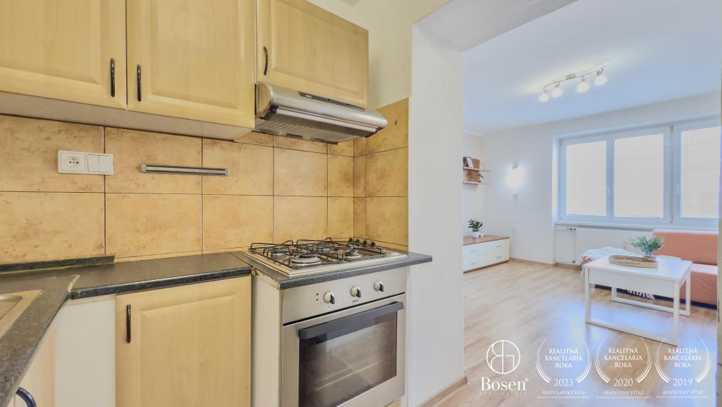 BOSEN | Zrekonštruovaný 2 izbový byt, 61m2, Družstevná ulica.