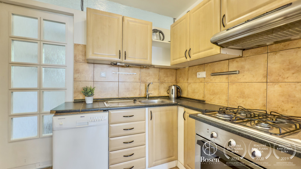 BOSEN | Zrekonštruovaný 2 izbový byt, 61m2, Družstevná ulica.