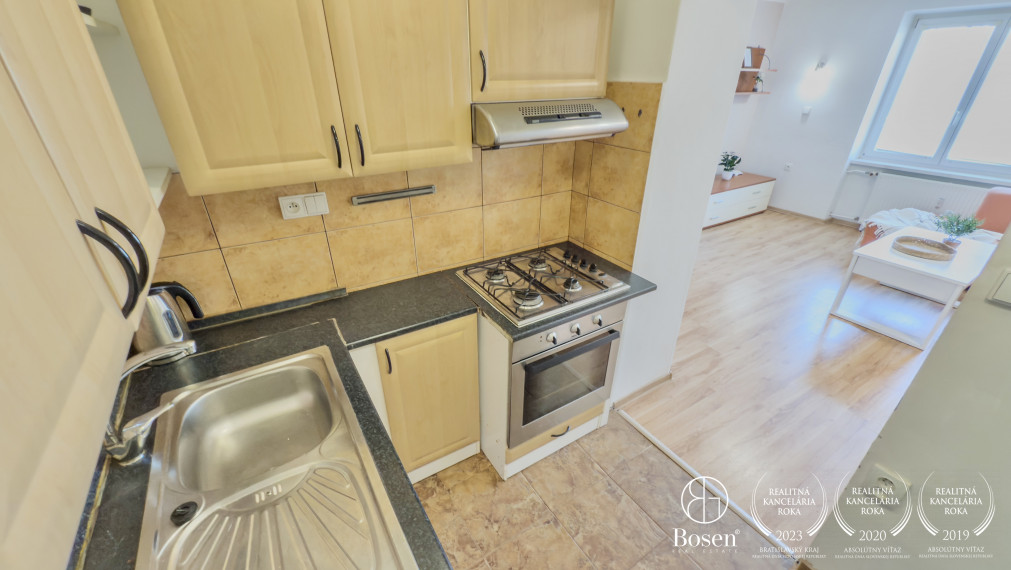 BOSEN | Zrekonštruovaný 2 izbový byt, 61m2, Družstevná ulica.