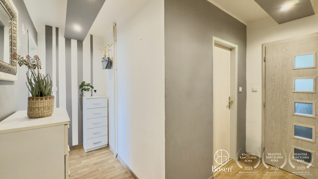 BOSEN | Zrekonštruovaný 2 izbový byt, 61m2, Družstevná ulica.