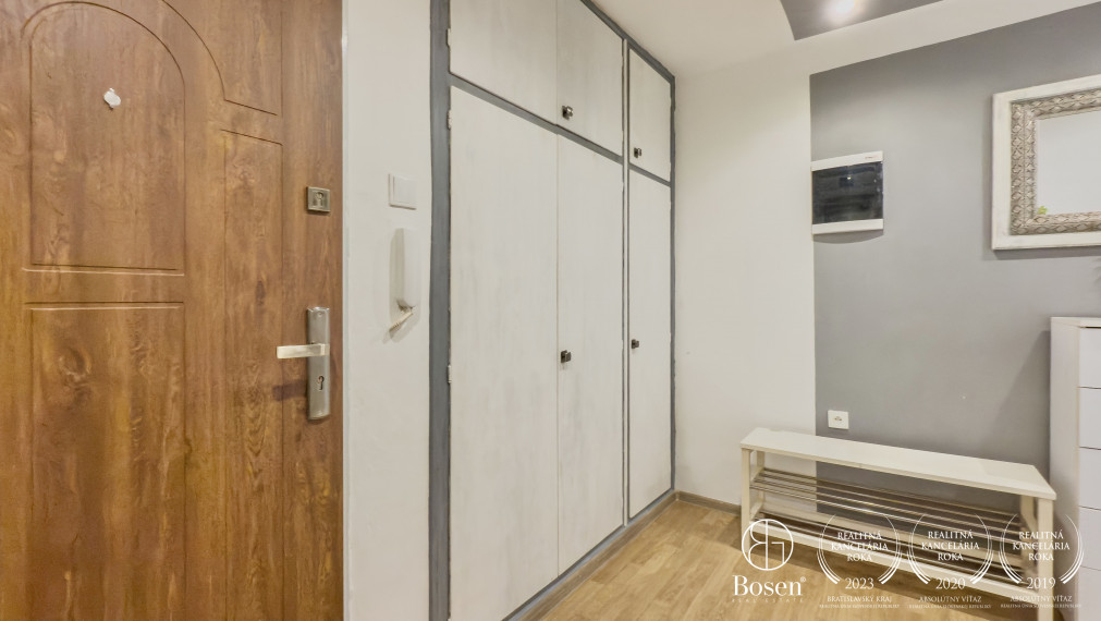 BOSEN | Zrekonštruovaný 2 izbový byt, 61m2, Družstevná ulica.