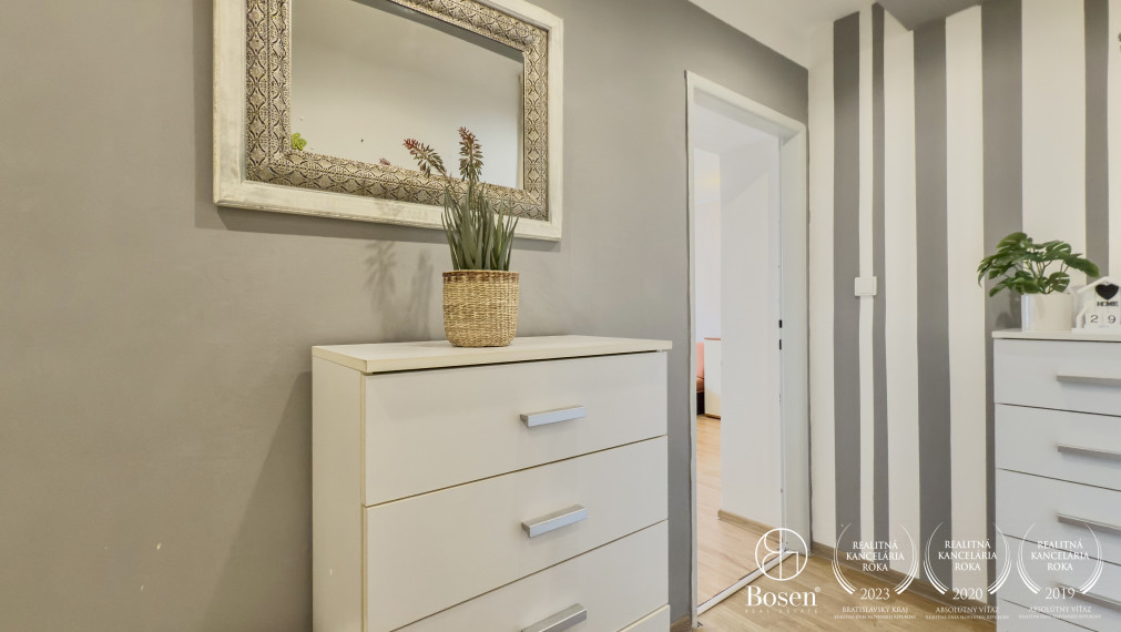 BOSEN | Zrekonštruovaný 2 izbový byt, 61m2, Družstevná ulica.