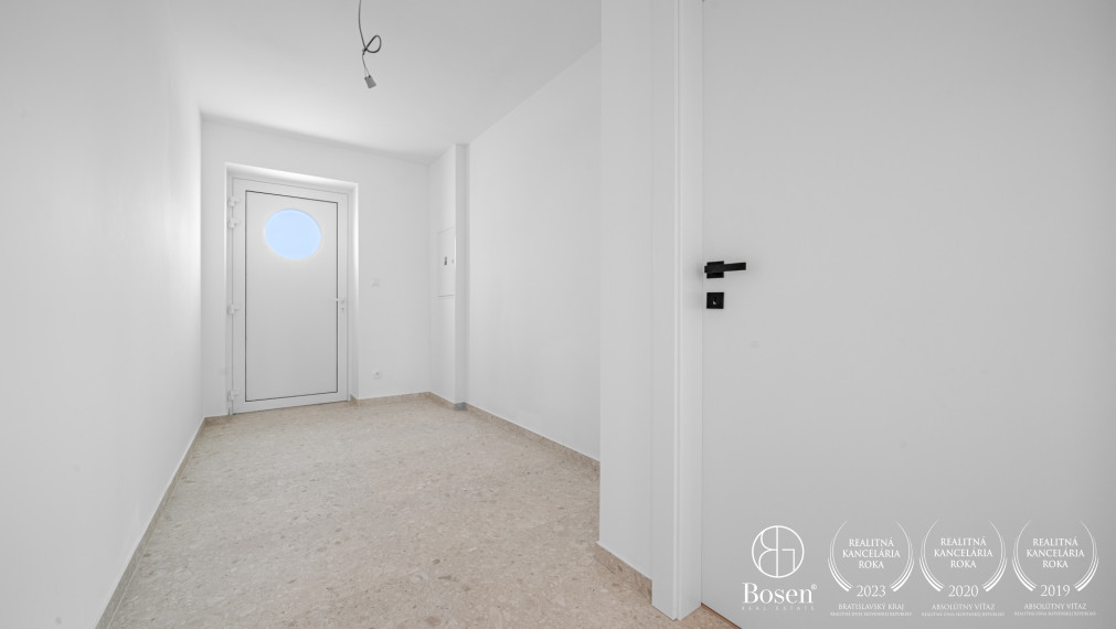 PREDANÉ | BOSEN | 5 izbový rodinný dom v štandarde, 600 m2 Pozemok, Chorvátsky Grob