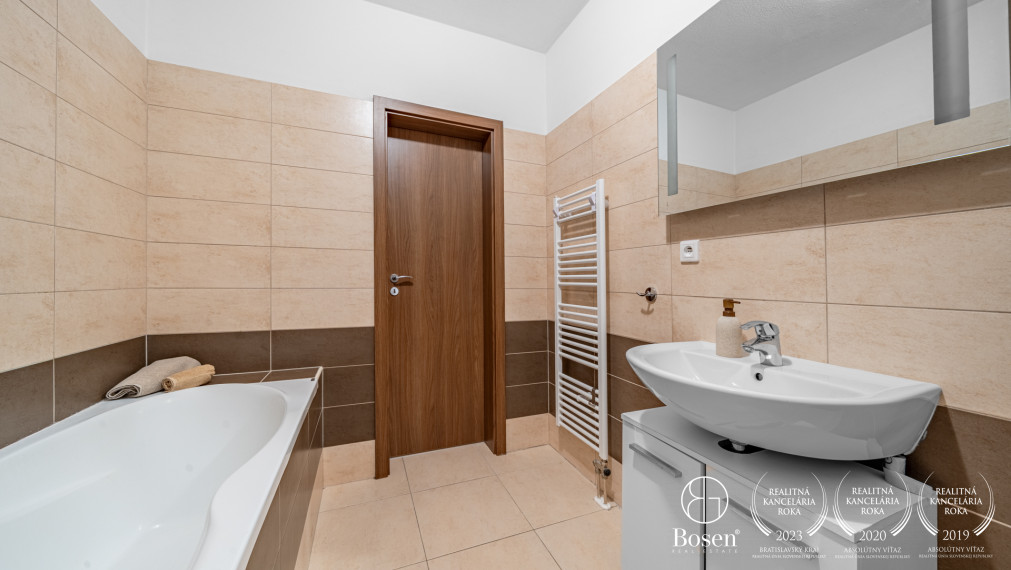 REZERVOVANÉ! BOSEN | 3 izbový byt so záhradou a parkovacím miestom