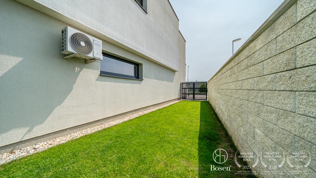 REZERVOVANÉ! BOSEN | 3 izbový byt so záhradou a parkovacím miestom