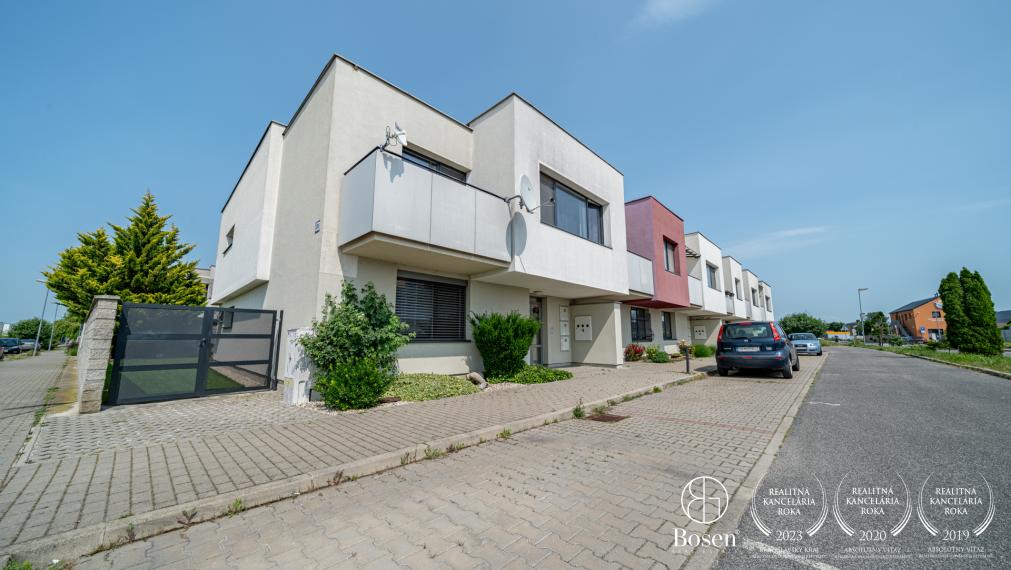 REZERVOVANÉ! BOSEN | 3 izbový byt so záhradou a parkovacím miestom