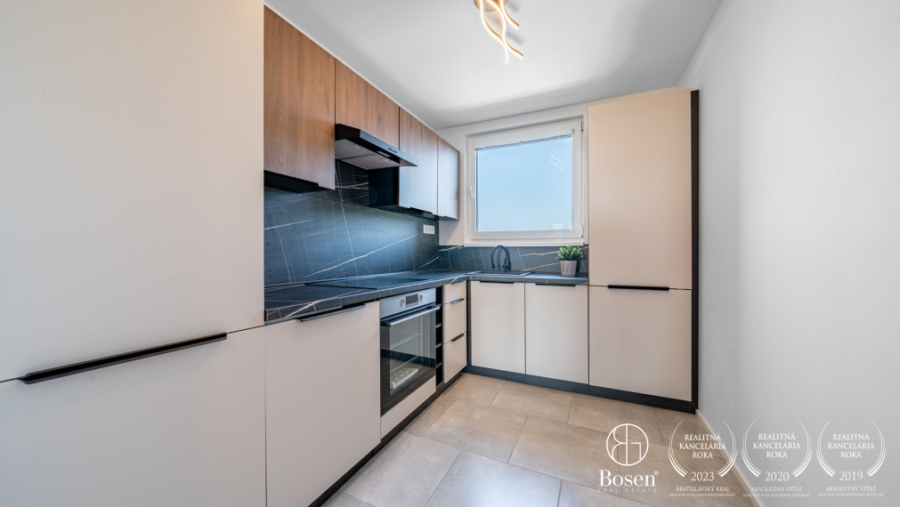 BOSEN | REZERVOVANÝ 3 izbový kompletne zrekonštruovaný byt s loggiou, Na Pasekách, Rača, 70m2