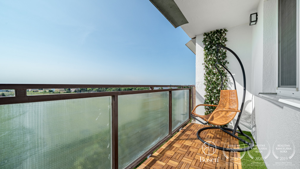BOSEN | REZERVOVANÝ 3 izbový kompletne zrekonštruovaný byt s loggiou, Na Pasekách, Rača, 70m2