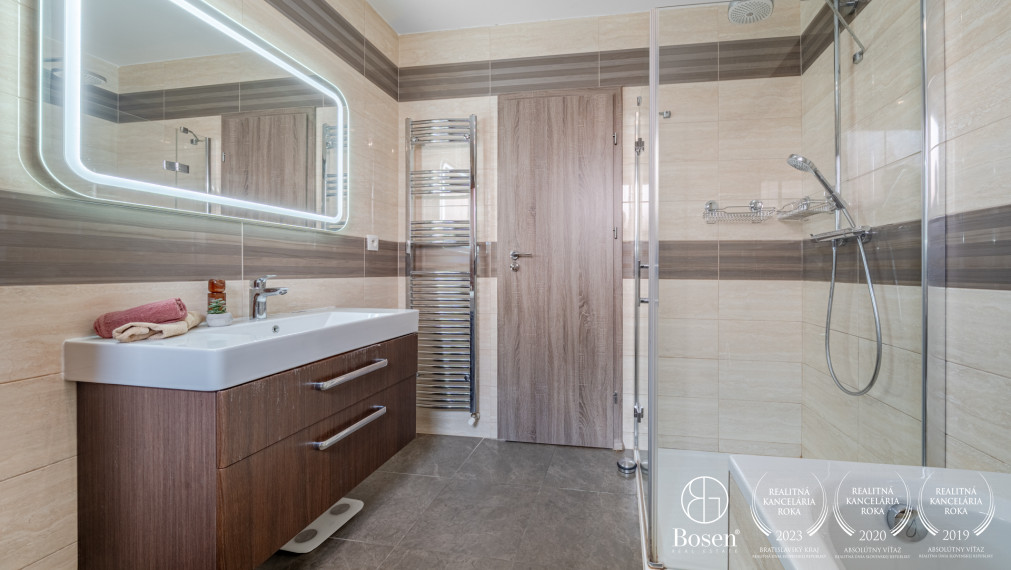 BOSEN | 5-izbový rodinný dom s dvojgarážou, Kráľová pri Senci