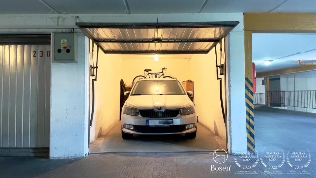 BOSEN | Garáž v garážovom dome na Korytnickej ulici, 16,3 m2