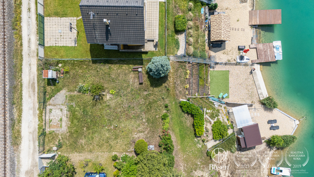 BOSEN | Pozemok pre rekreačný dom s priamym vstupom do jazera, Košariská
