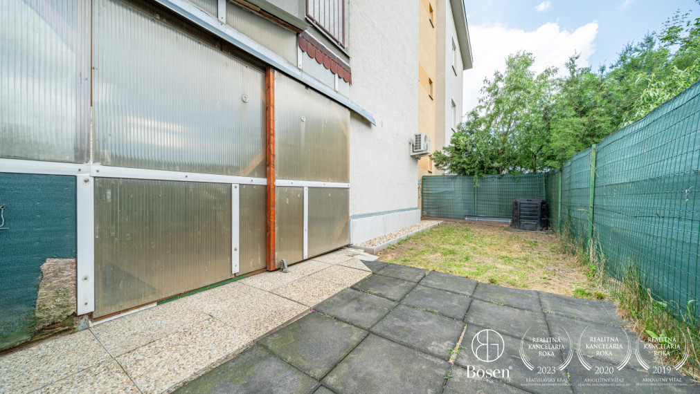 LOYALTERS | 1,5 izbový byt s predzáhradkou, Most pri Bratislave