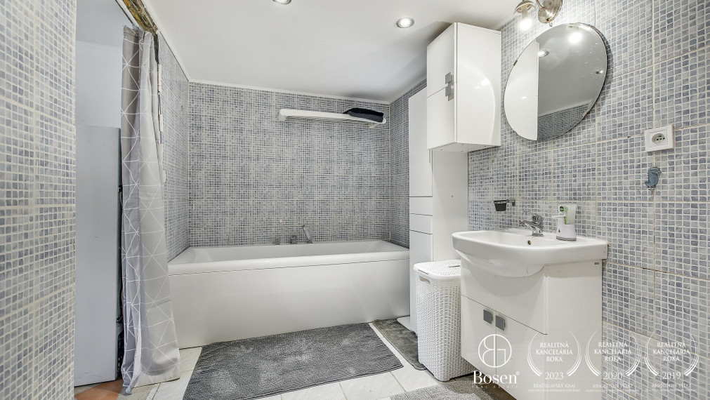 BOSEN | Na predaj 4 izbový rodinný dom v pokojnej lokalite Húšky