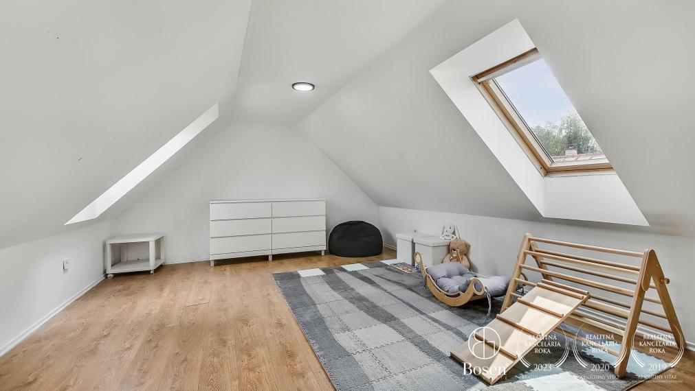 BOSEN | Na predaj 4 izbový rodinný dom v pokojnej lokalite Húšky