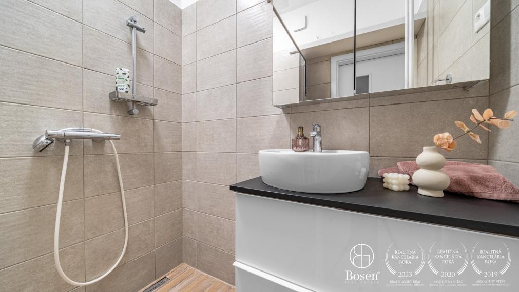 BOSEN | Priestranný 3 izbový byt s loggiou, Rovníková, Ružinov, 80m2