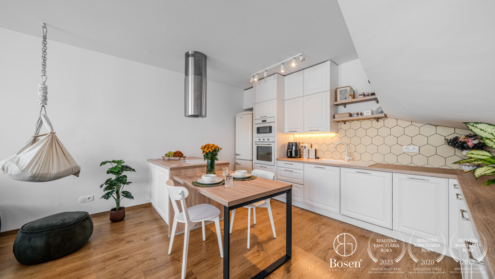 BOSEN | PREDANÉ | 3 izbový mezonetový byt s parkovaním, Tri vody Malinovo, 108 m2