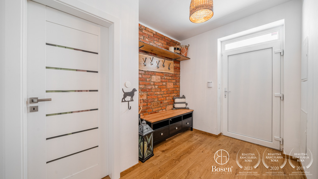 BOSEN | PREDANÉ | 3 izbový mezonetový byt s parkovaním, Tri vody Malinovo, 108 m2