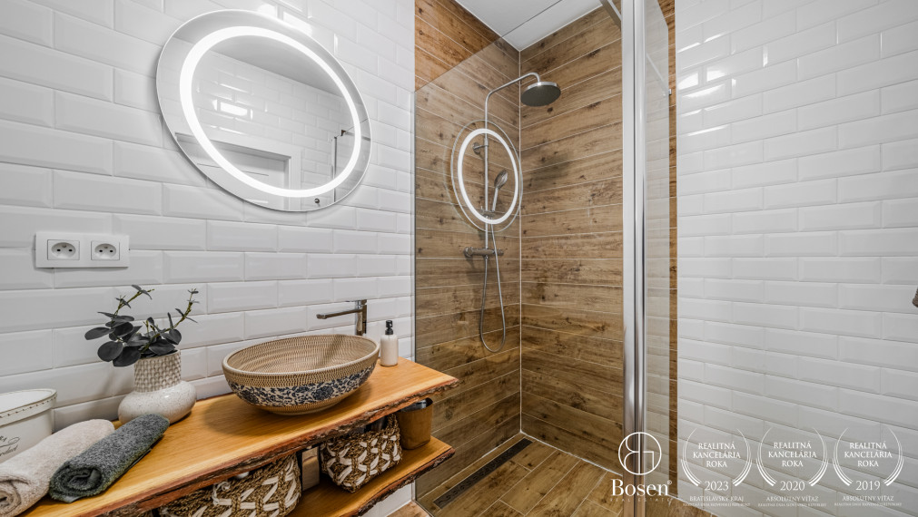 BOSEN | PREDANÉ | 3 izbový mezonetový byt s parkovaním, Tri vody Malinovo, 108 m2