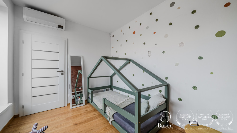 BOSEN | PREDANÉ | 3 izbový mezonetový byt s parkovaním, Tri vody Malinovo, 108 m2