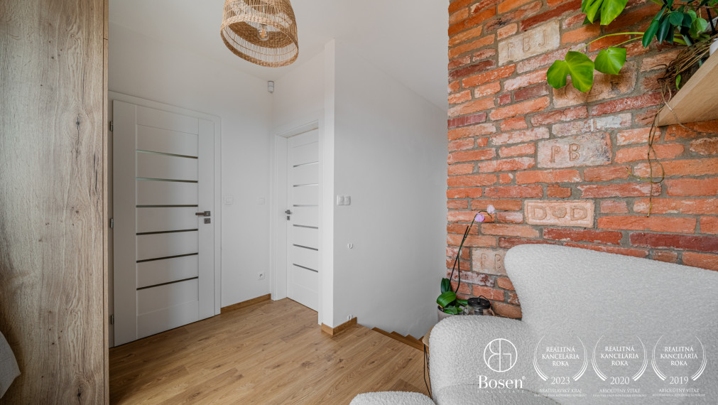 BOSEN | PREDANÉ | 3 izbový mezonetový byt s parkovaním, Tri vody Malinovo, 108 m2