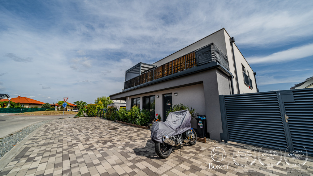 BOSEN | PREDANÉ | 3 izbový mezonetový byt s parkovaním, Tri vody Malinovo, 108 m2