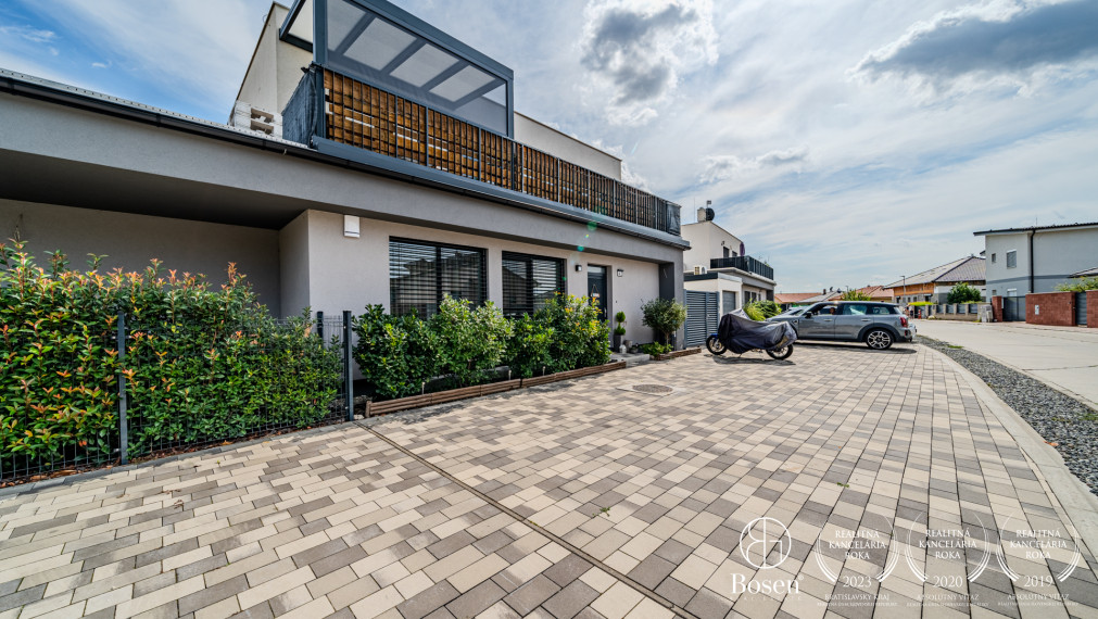 BOSEN | PREDANÉ | 3 izbový mezonetový byt s parkovaním, Tri vody Malinovo, 108 m2