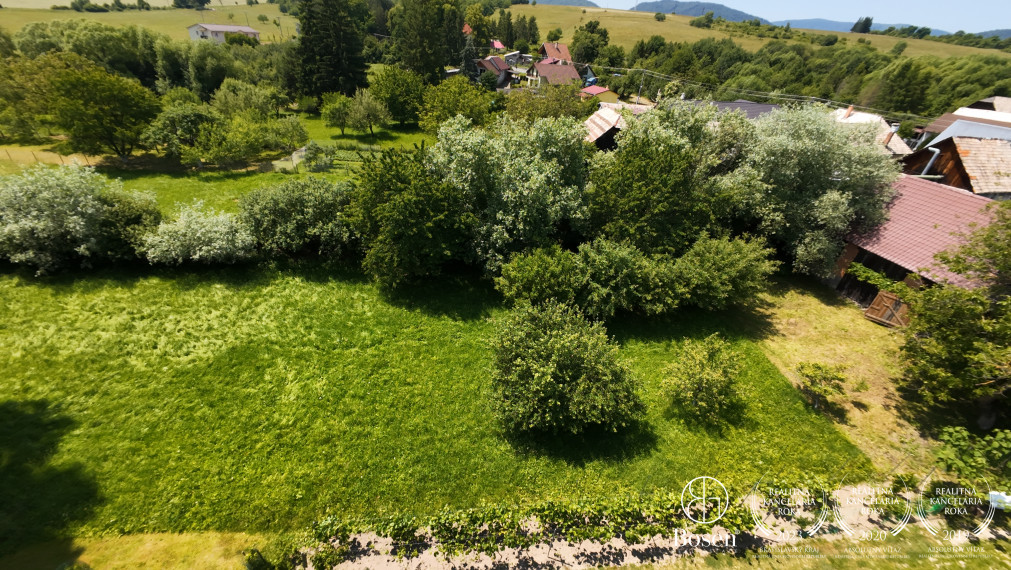 LOYALTERS | Rodinný dom s pozemkom, humnom, potokom, Kosorín